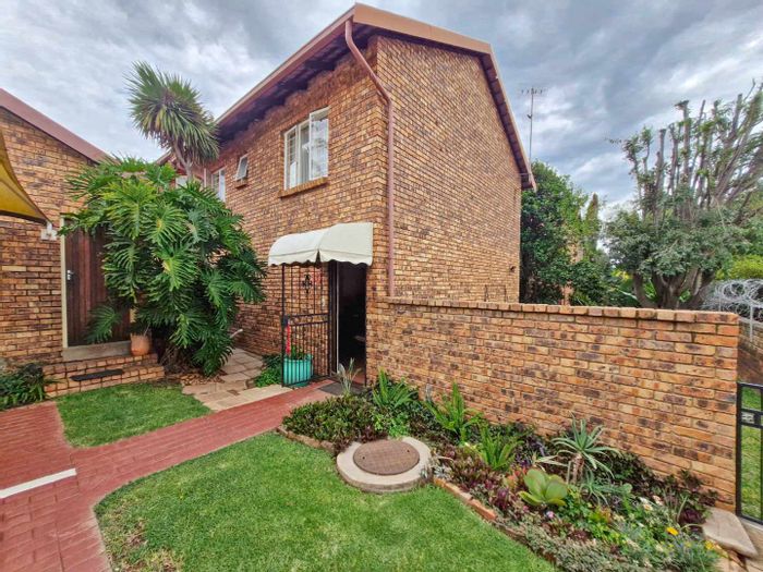 Property #2214750, Townhouse for sale in Moreleta Park Ext 2