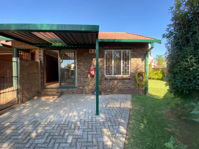 Property #2246780, Townhouse for sale in Highveld