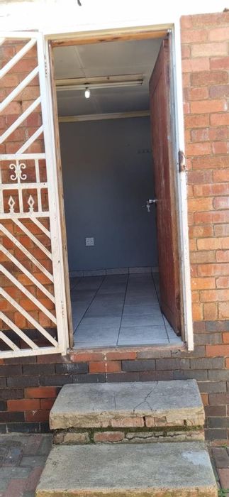 Property #2232777, Cottage rental monthly in Rosettenville