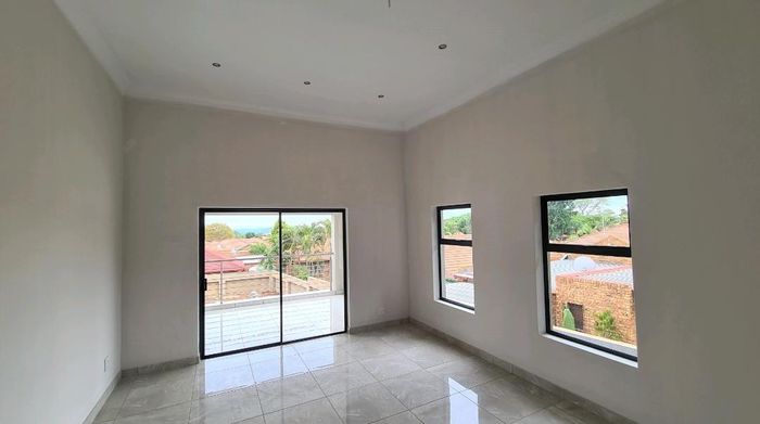 For Sale: House in Magalieskruin, 3 beds, 3.5 baths, secure complex.