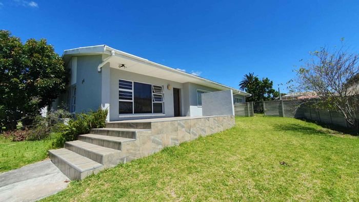 For Sale: Spacious 5-bedroom house in Westering with ample parking and versatile rooms.