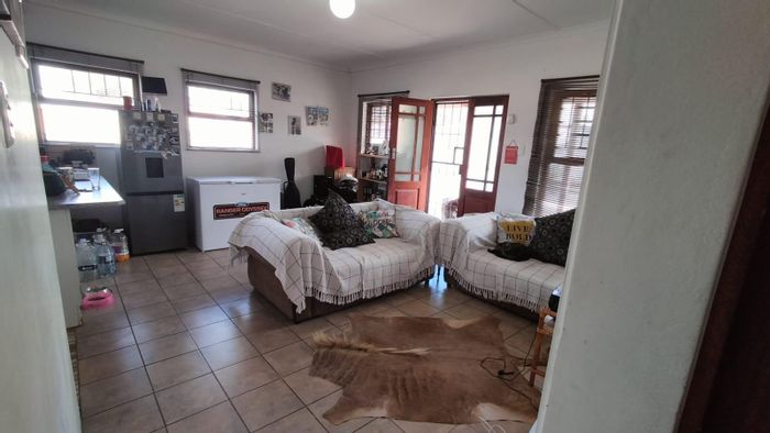 Property #2229604, House for sale in Graaff-reinet Central