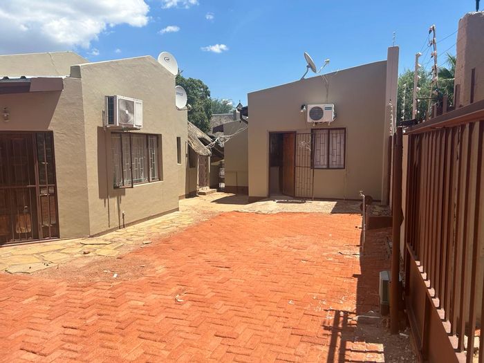 Windhoek North House for Sale: 4 Beds, 3 Baths, Backyard Flat, Entertainment Area