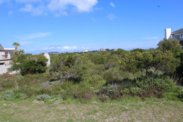 Vacant Land Residential in Kleinbaai: 726sqm, mountain views, near ocean and amenities.