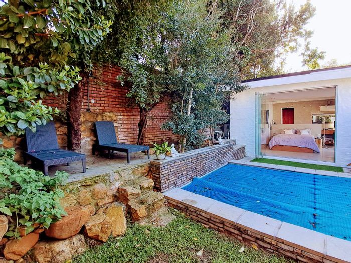 Charming Newlands Cottage to Rent: Furnished, Solar-Powered, Heated Pool, and Wi-Fi Included!