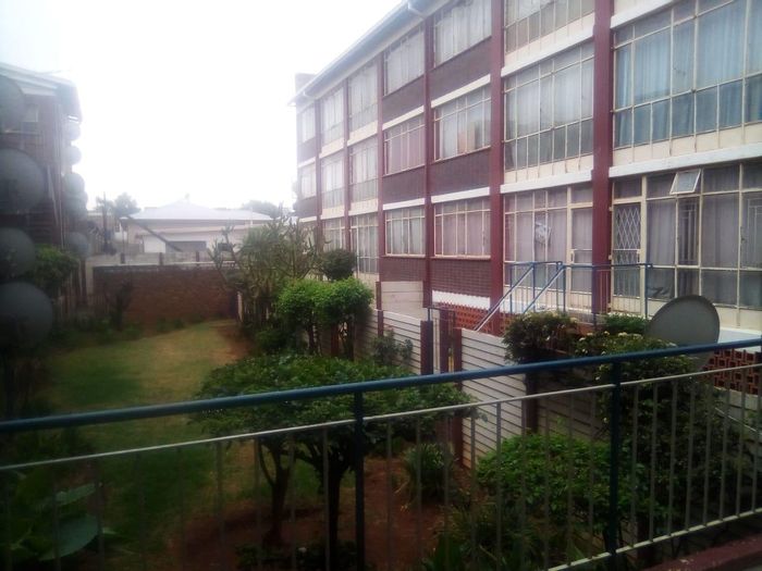 For Sale: 2.5 Bed Apartment in Kempton Park Central, near amenities and OR Tambo.