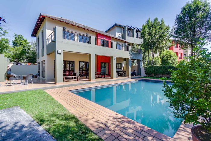 Lonehill Apartment To Rent: 1 Bed, balcony, pool, clubhouse, secure living.