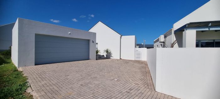 House For Sale in Blue Lagoon: 3 beds, double garage, beach access, braai areas.