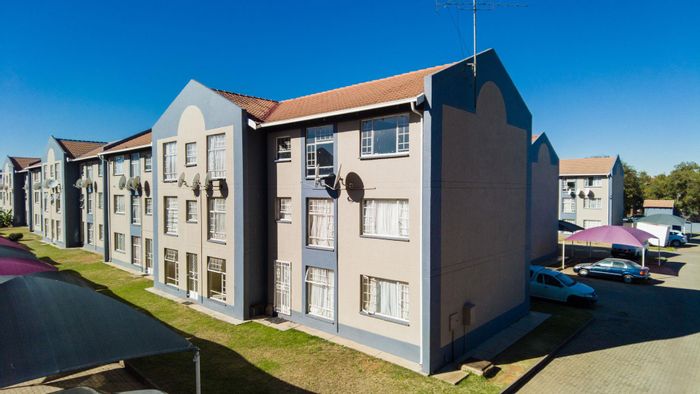 For Sale: 2-Bedroom Apartment in Kempton Park Central with convenient amenities and potential.