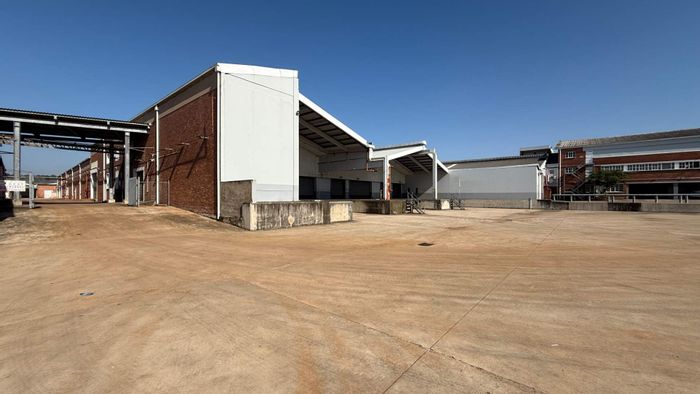 Industrial unit in New Germany to rent, 12,000 sqm, high-capacity power supply.