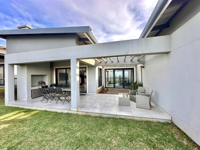 To Rent: House in Ballito Central with sea views, 3 bedrooms, double garage.