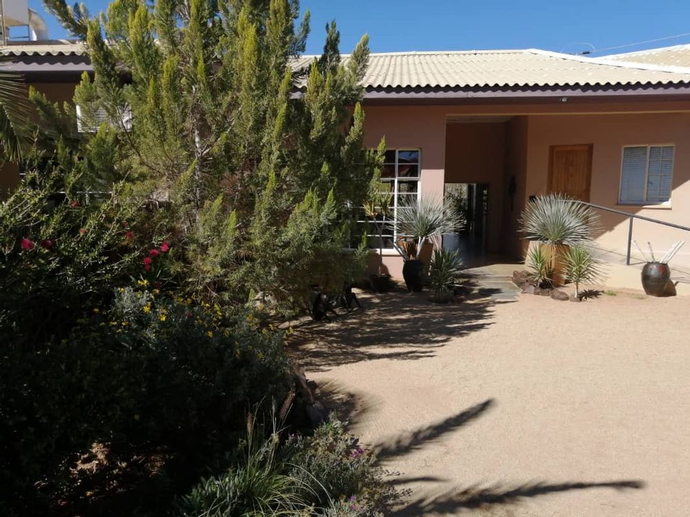 BAHNHOF HOTEL SAFE PARKING AREA AND GARDEN