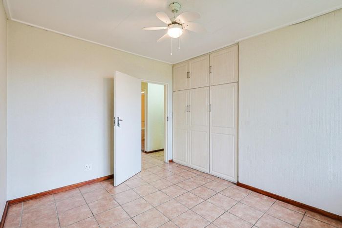 Menlyn Townhouse For Sale: 3 beds, private garden, double garage, prime location.