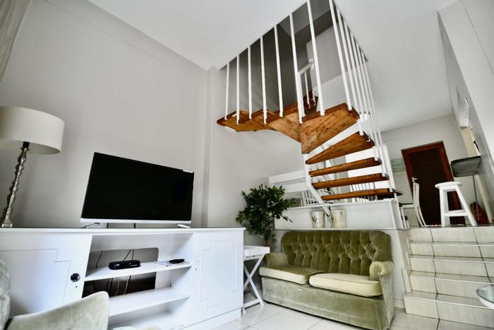 2 Bedroom Townhouse For Sale in Umhlanga Central with pool and 24/7 security.