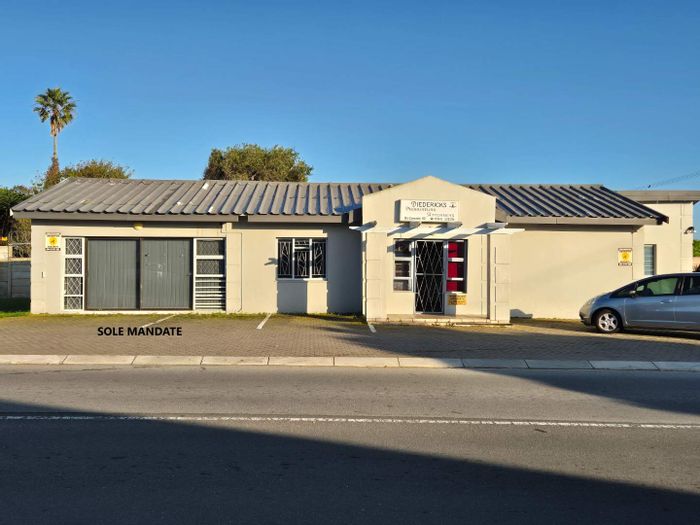 For Sale: Business opportunity in Da Nova, ideal for offices or medical suites.