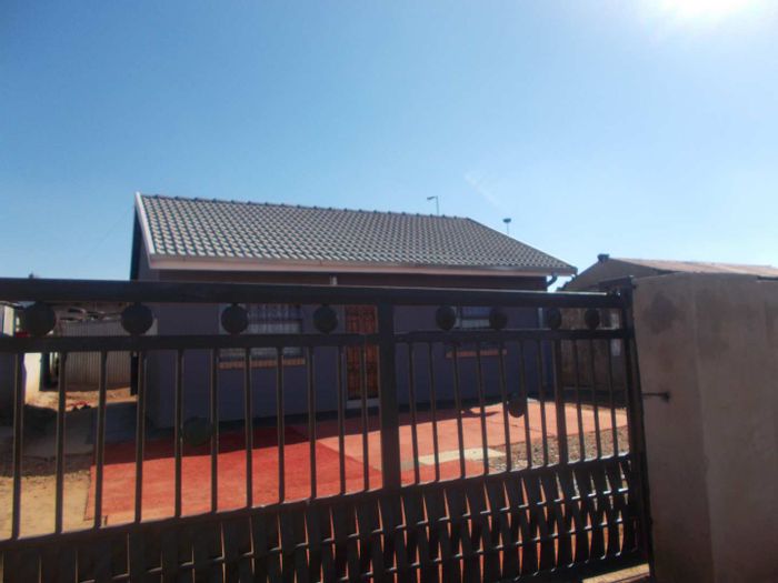 Property #2253222, House for sale in Katlehong