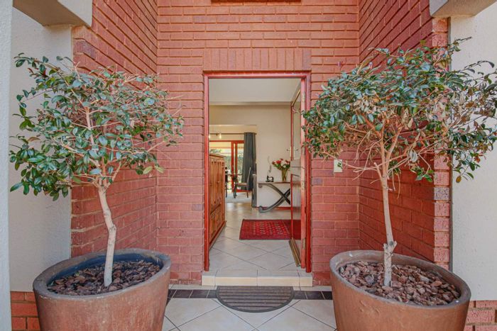 Spacious Townhouse for Sale in Midstream Estate with Garden and Entertainment Area!