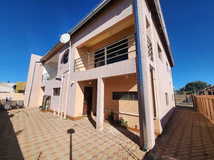 Cimbebasia House For Sale: 5 bedrooms, study, double garage, security features.