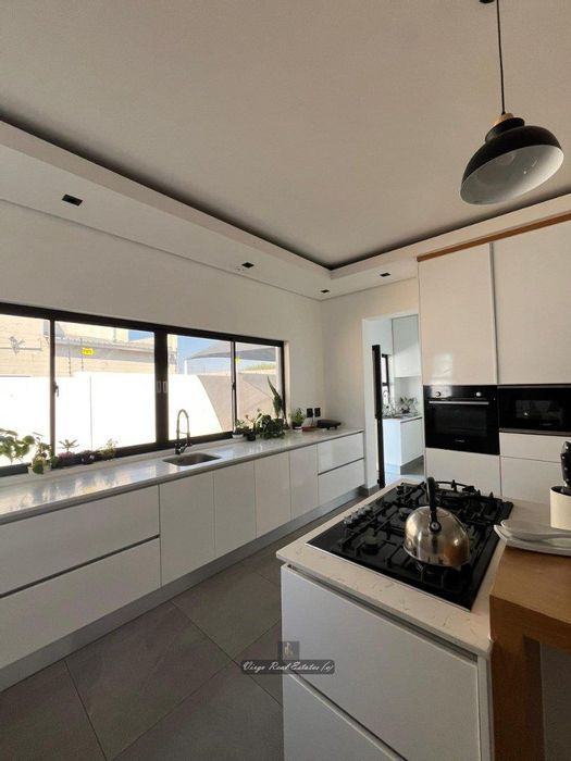 Spacious 3-bedroom house with flat, double garage, and braai area in Academia.