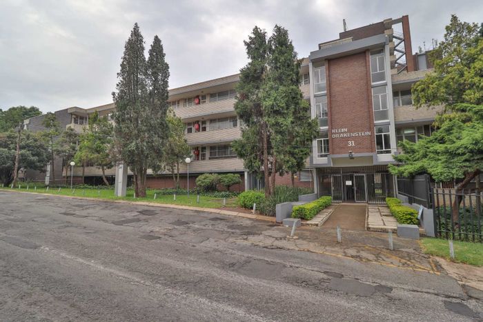 Honeyhills Apartment To Rent: Includes sanitation, refuse, pool, gardens, and security.