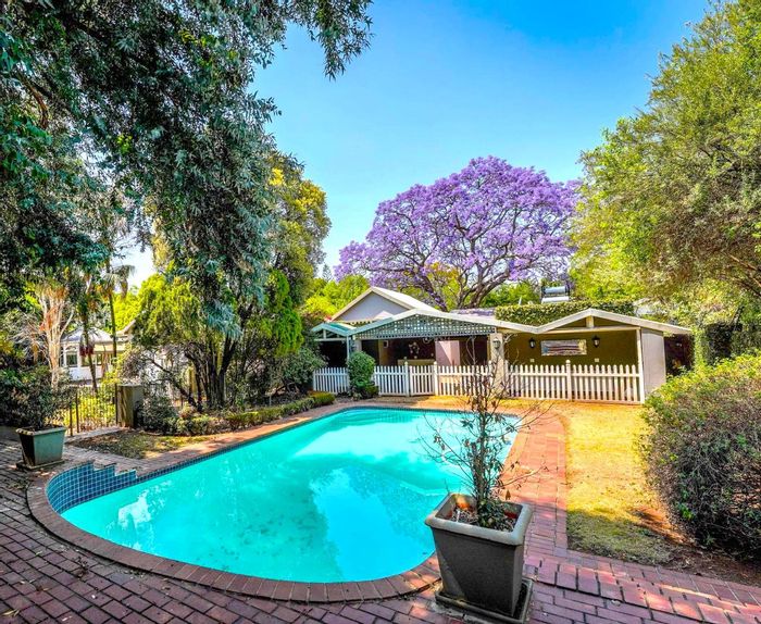 For Sale: House in Oaklands with guest house potential, pool, and flatlets.