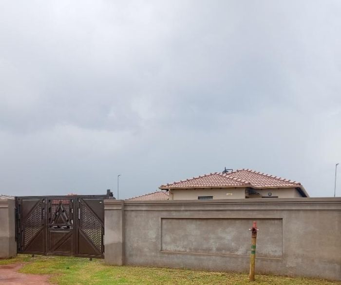 Secure 3-Bedroom House To Rent in Dawn Park with Biometric Access and Amenities.
