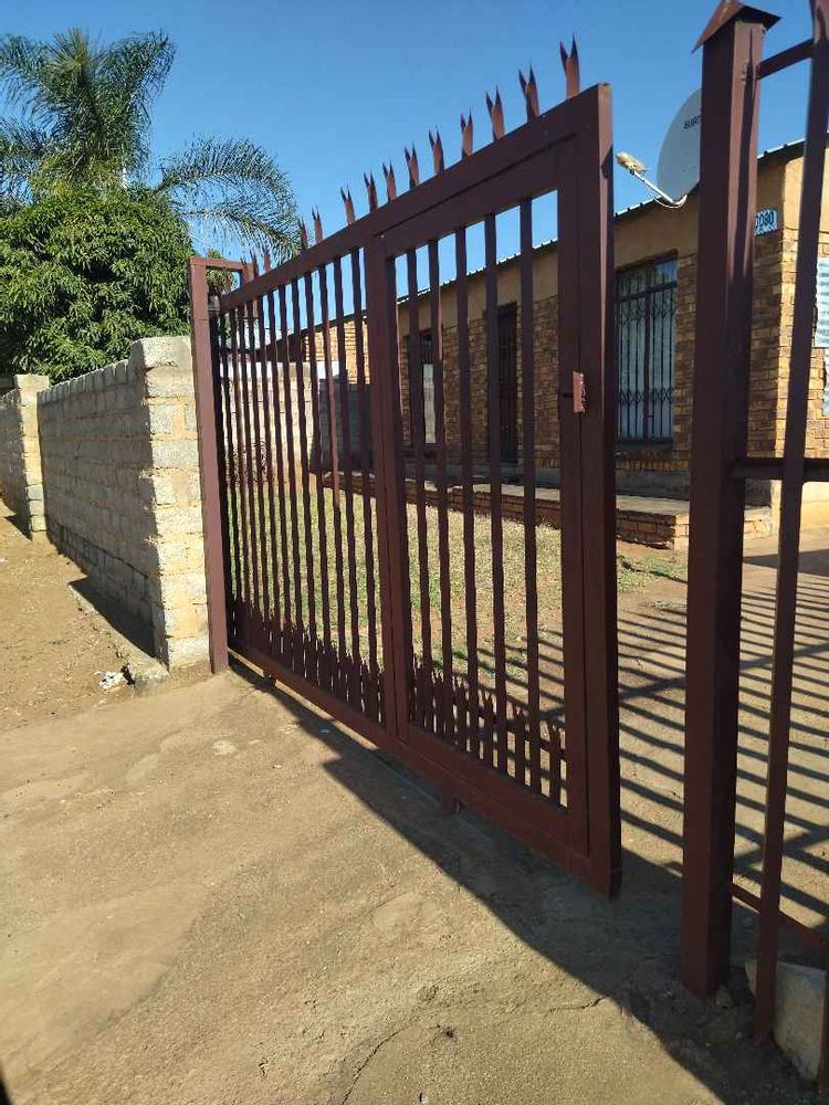 2 Bedroom House in Mamelodi East, Pretoria For Sale for R380,000