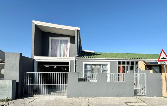 Charming Lentegeur House for Sale: 3 Bedrooms, Convenient Amenities, Move-in Ready!