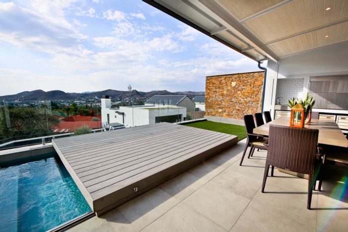 Penthouse for Sale in Klein Windhoek: 3 en-suite bedrooms, pool, lift, security.