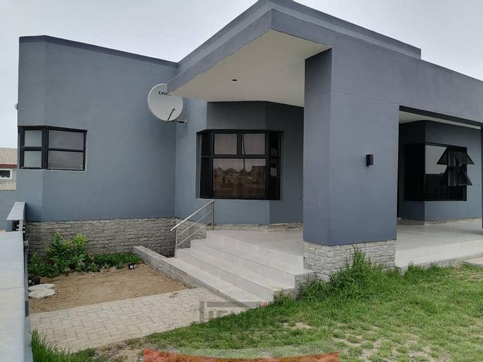 Property #2430416, House For Sale in Mile 4