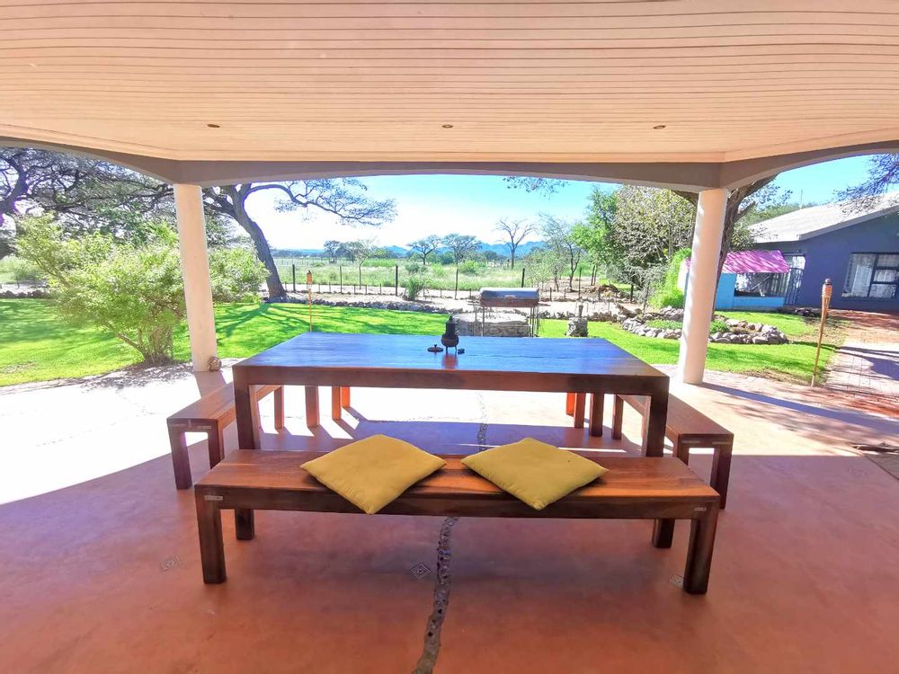 MAIN DWELLING - VERANDA - STUNNING VIEWS 