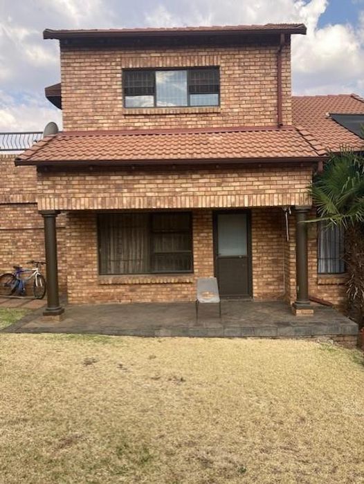 Property #2173737, Cluster for sale in Winchester Hills