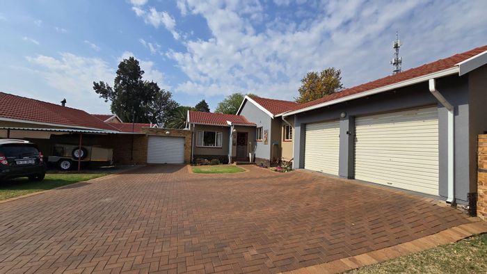 Brackenhurst House For Sale: 4 Bedrooms, Pool, Granny Flat, Spacious Garden.