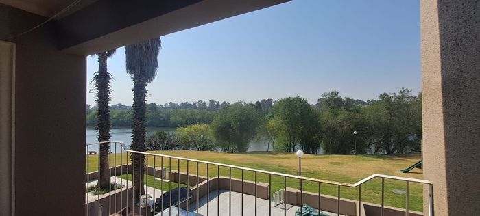 Furnished townhouse in Peacehaven with pool, patio, and secure parking. To Rent.