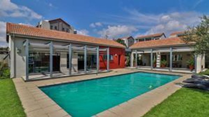 For Sale: Fourways Apartment with clubhouse, gym, pool, and easy N1 access.