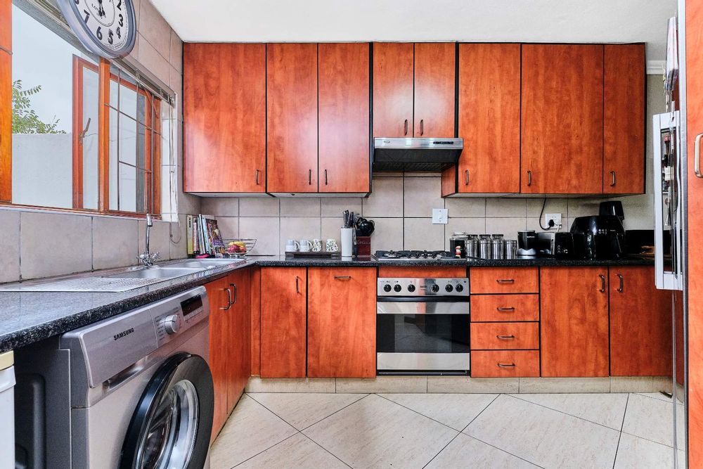 3 Bedroom Cluster in Sunninghill For Sale R1,950,000 2222955