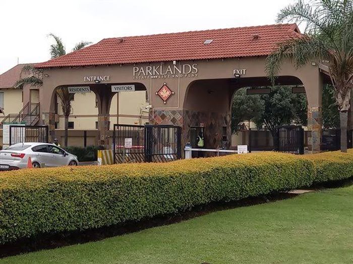 3-Bedroom Apartment in Parkrand For Sale with Balcony and 24-Hour Security.