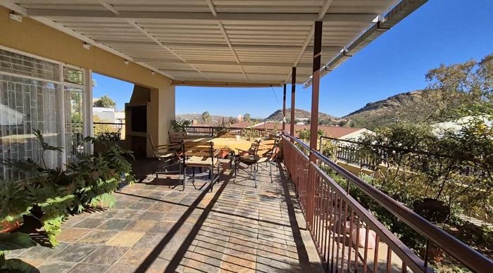 House For Sale in Klein Windhoek: Pool, BBQ Area, Apartment, Scenic Views