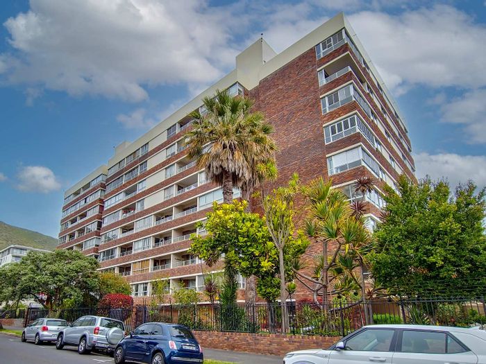 Sea Point Apartment For Sale: 3 Beds, Balcony, Garage, Near Promenade