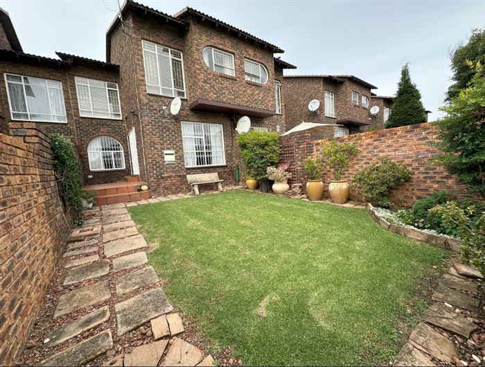 Property #2384301, Townhouse Rental Monthly in Eden Glen