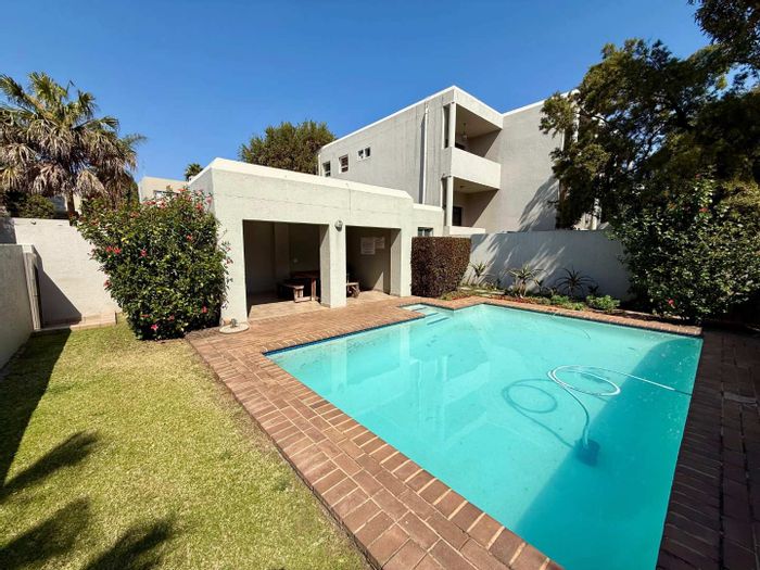 Edenburg Apartment To Rent: 1 bed, pool access, garden, near amenities.