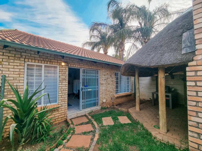 Property #2205204, Townhouse for sale in Die Wilgers