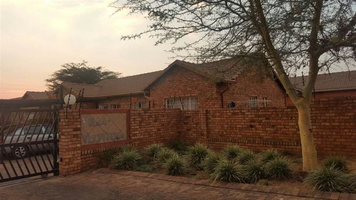 Property #2196761, Apartment rental monthly in Kyalami Hills