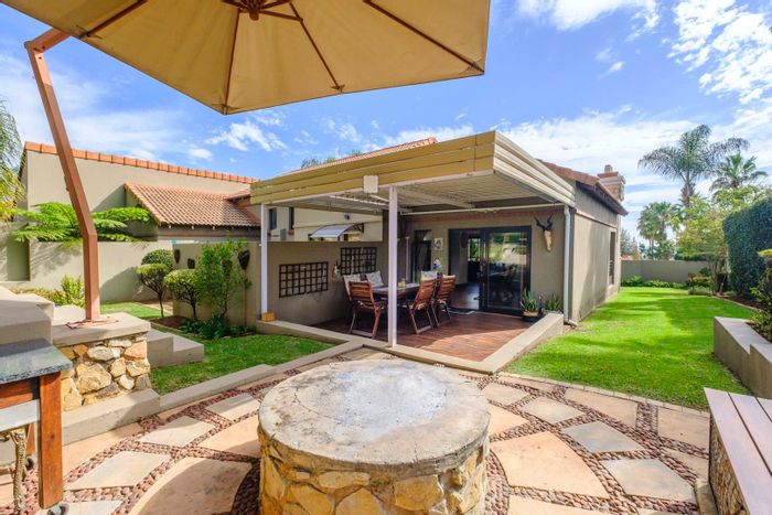 Property #2386526, Townhouse For Sale in Moreleta Park