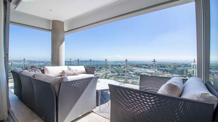 Penthouse To Rent in Parkmore: 3.5 bedrooms, city views, exclusive amenities.