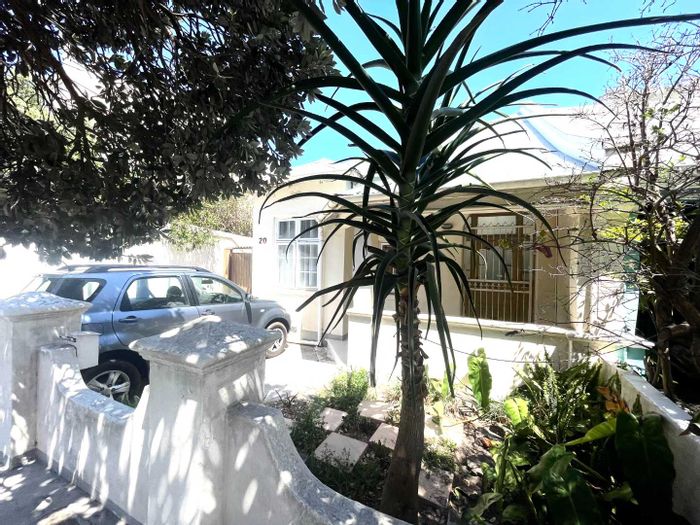 Property #2216847, House pending sale in Muizenberg Central
