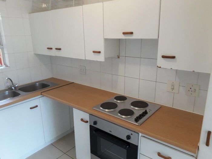 2-Bedroom Apartment To Rent in Sunset Acres with security, pool, and garden access.