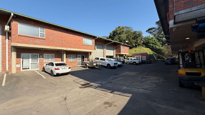 Industrial property in Westmead to rent with office, parking, and easy access.
