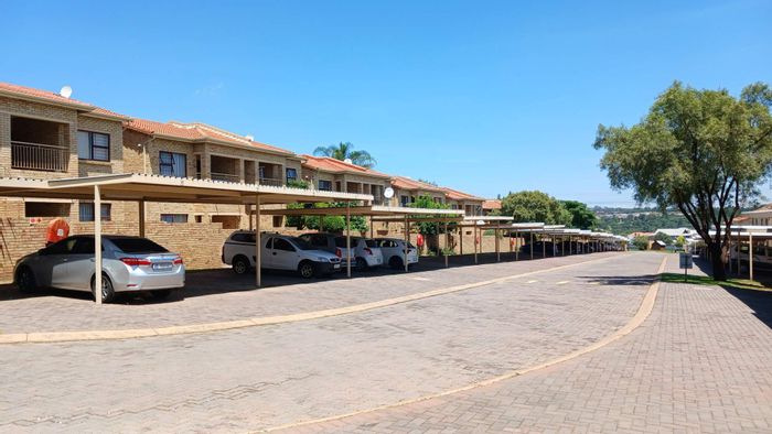 For Sale: Apartment in Maroeladal with private garden, clubhouse, and pet-friendly amenities.