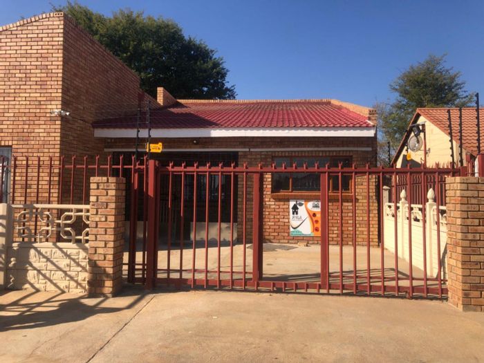 Property #2260098, Business for sale in Mmabatho Central